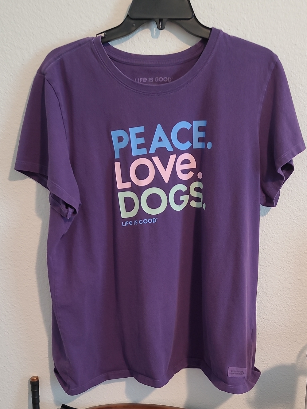 Life Is Good Purple 'Peace. Love. Dogs.' Graphic Tee with Blue, Pink, Mint XL